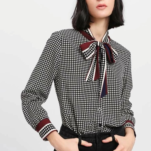 Long sleeve collared Neck tie button down Blouse fitted bottom size Large - Picture 2 of 8